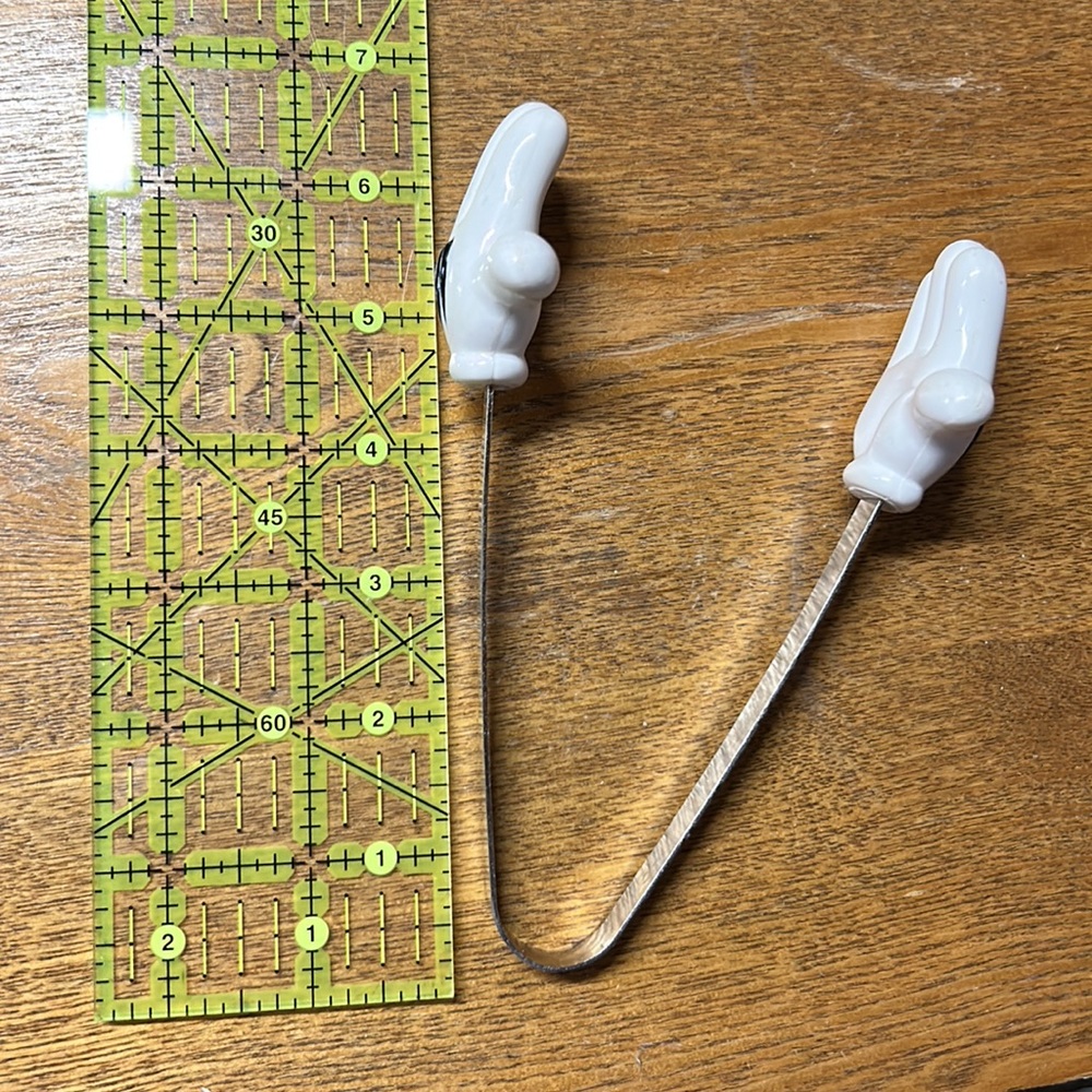 Host pick! 🎉 Walt Disney vintage Mickey Mouse hands kitchen tongs - Picture 4 of 7